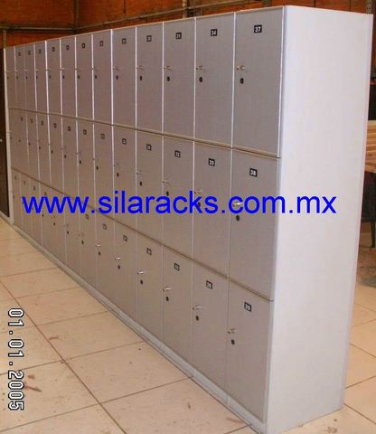 LOCKERS DE PLASTICO PVC 3 PUERTAS